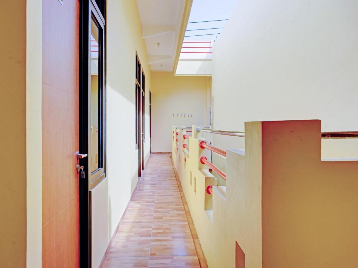 Reddoorz Syariah Near Jembatan Merah Plaza Krembangan Dış mekan fotoğraf