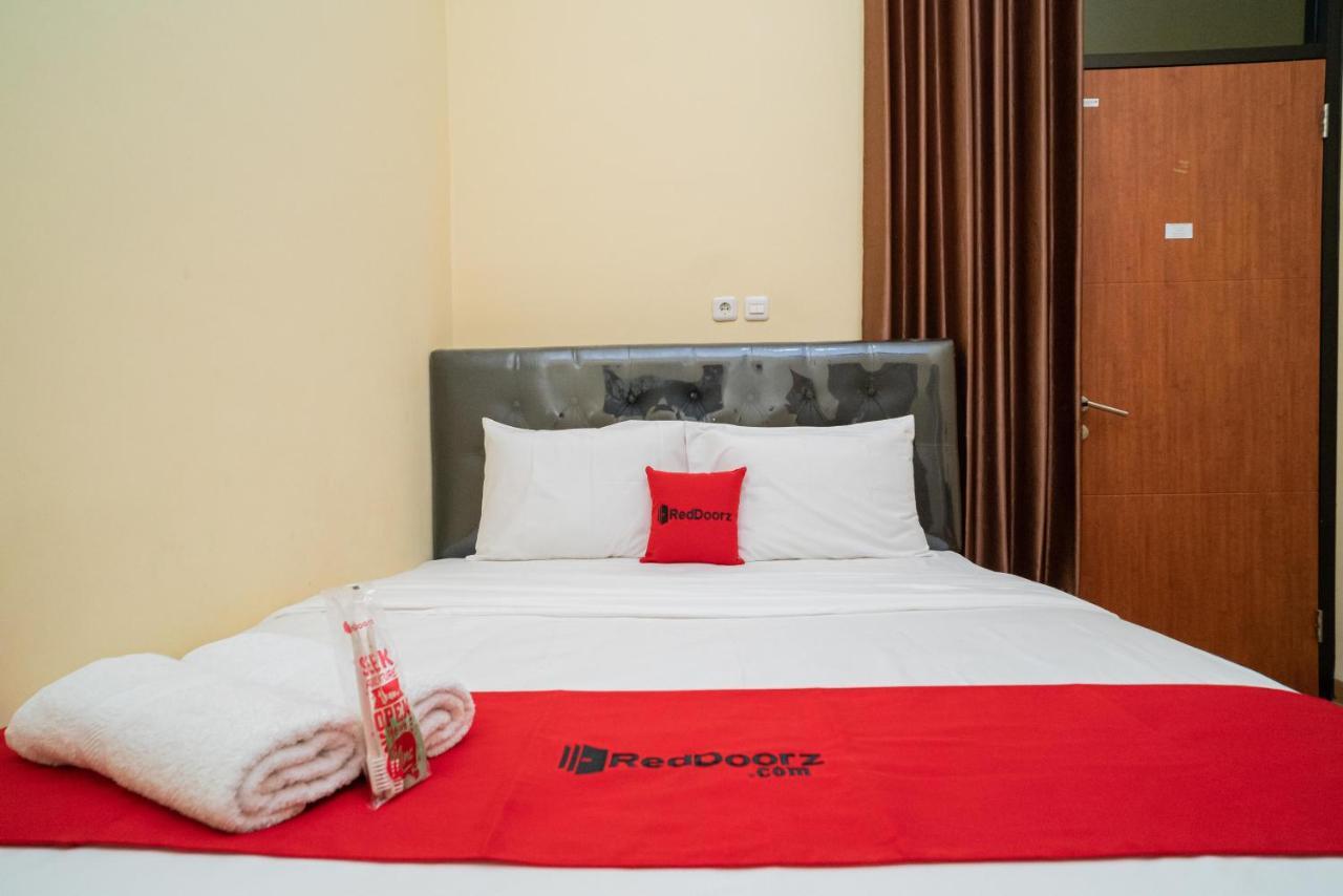 Reddoorz Syariah Near Jembatan Merah Plaza Krembangan Dış mekan fotoğraf
