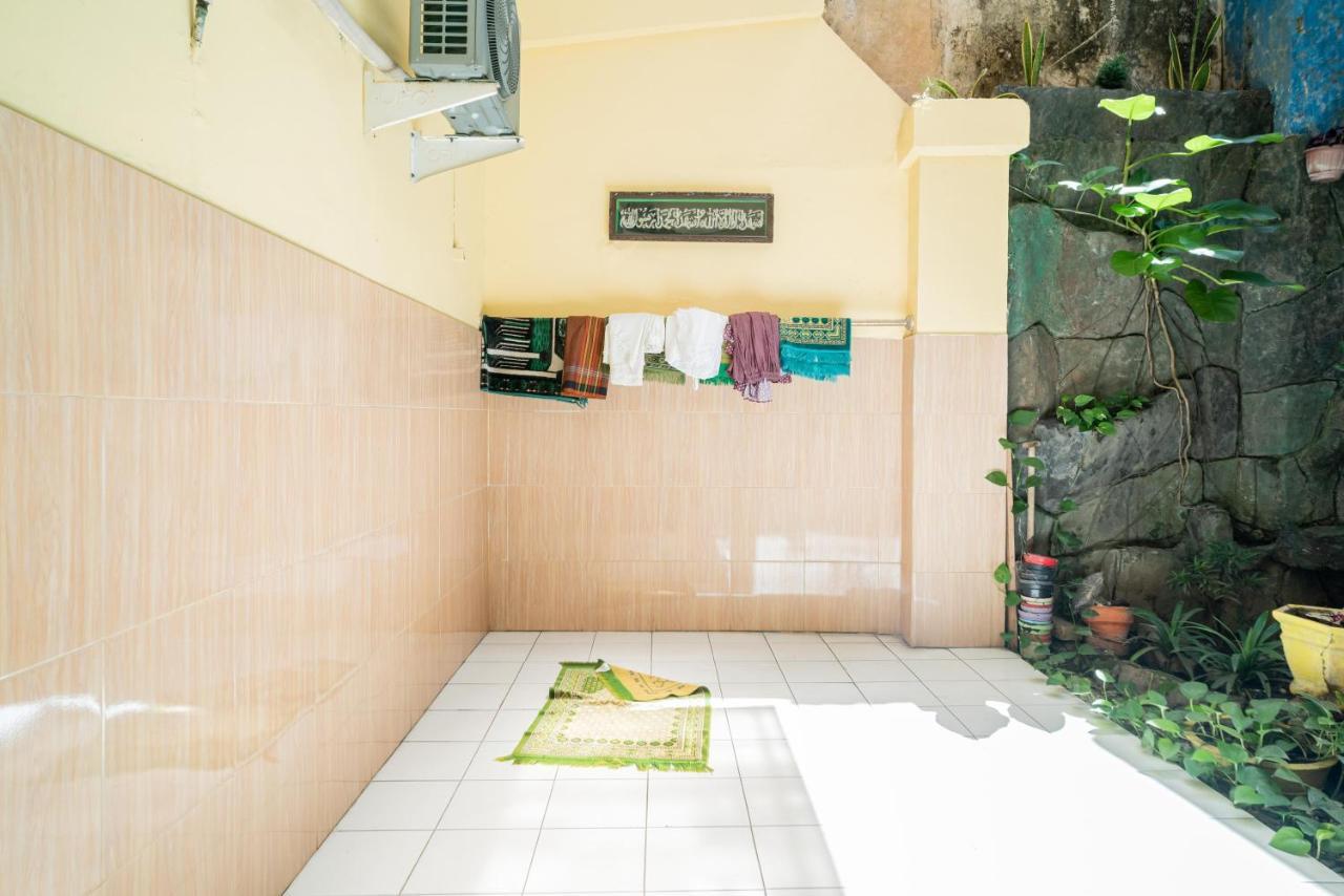 Reddoorz Syariah Near Jembatan Merah Plaza Krembangan Dış mekan fotoğraf
