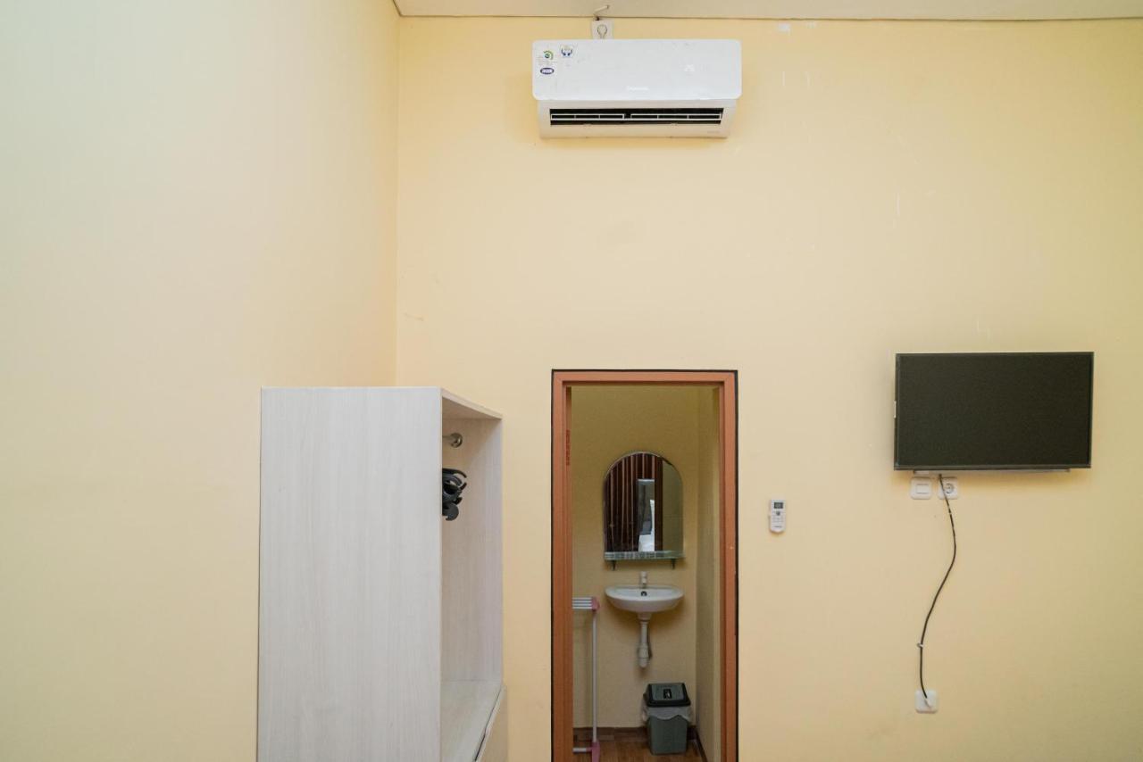 Reddoorz Syariah Near Jembatan Merah Plaza Krembangan Dış mekan fotoğraf
