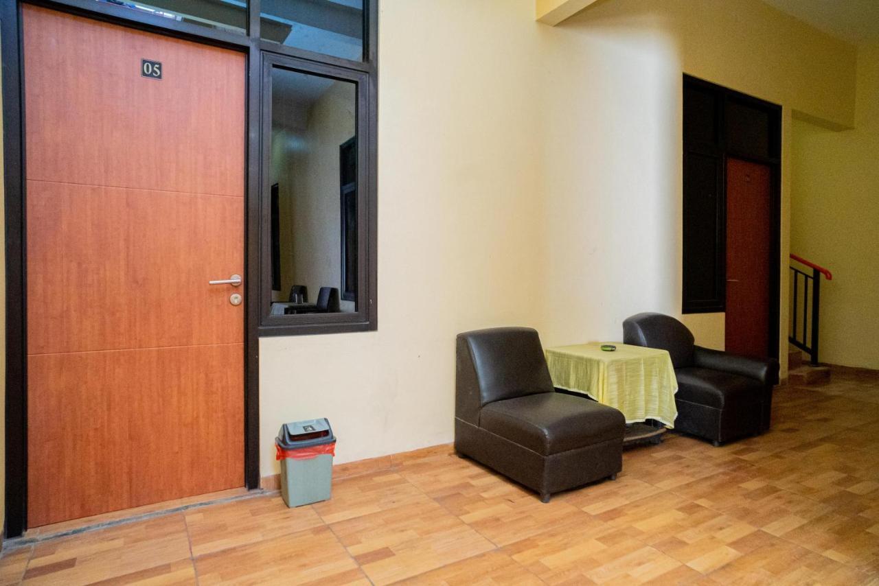 Reddoorz Syariah Near Jembatan Merah Plaza Krembangan Dış mekan fotoğraf