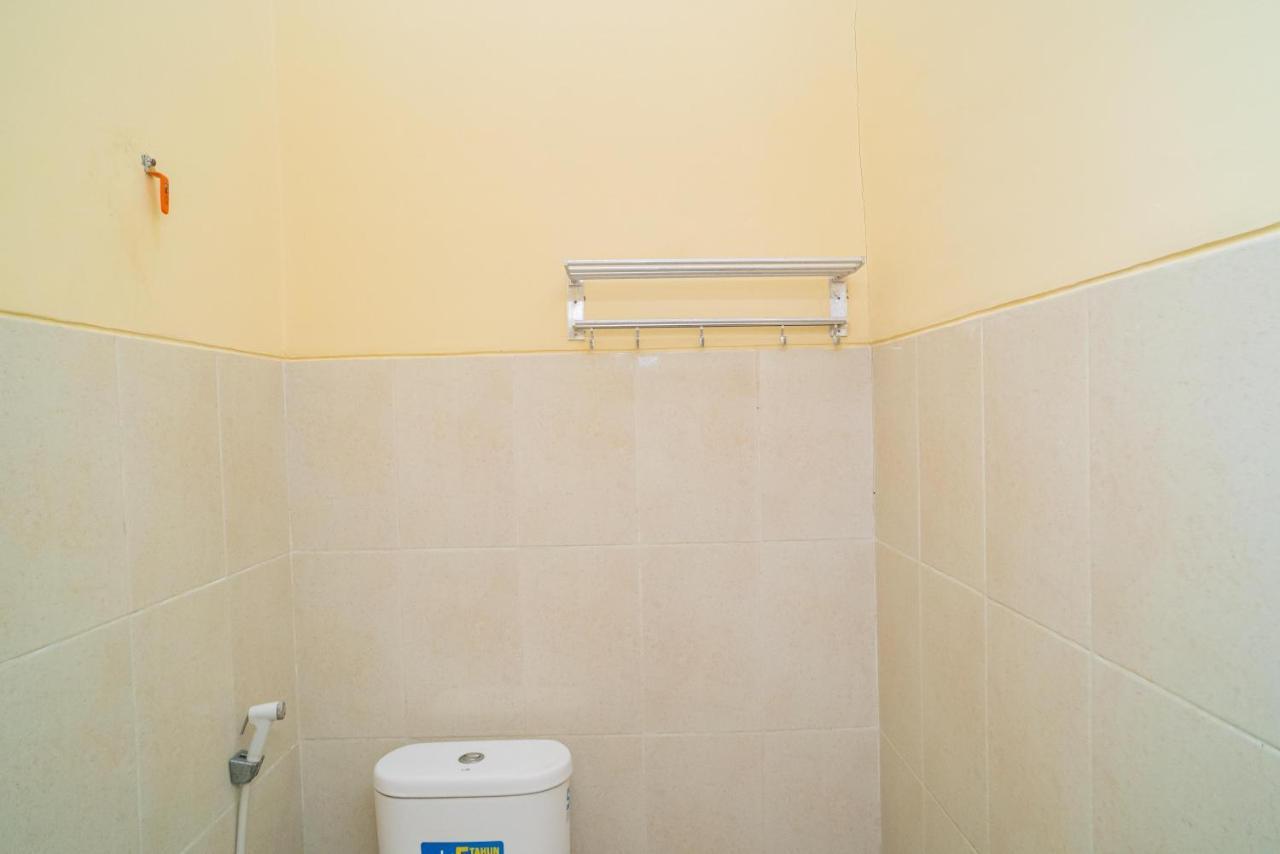 Reddoorz Syariah Near Jembatan Merah Plaza Krembangan Dış mekan fotoğraf